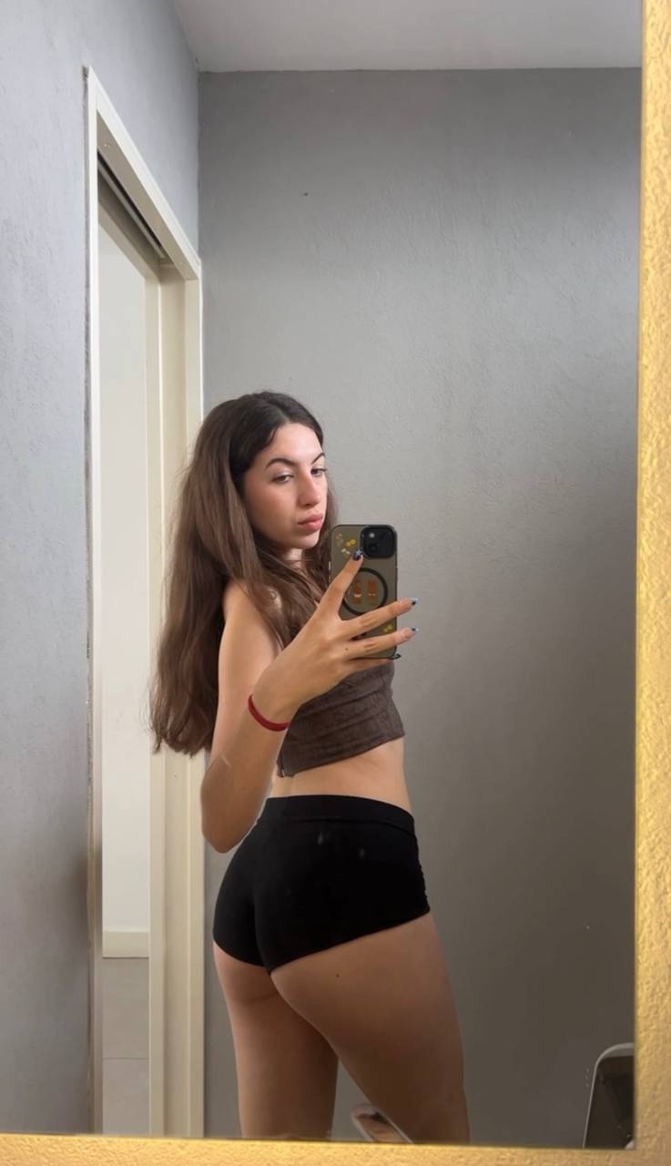 Amber in her underwear in Aligarh