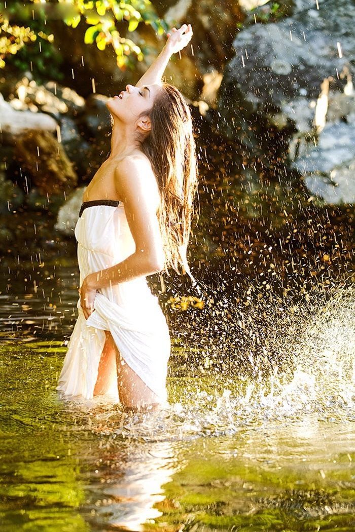 Marie Avgeropoulos in Aligarh