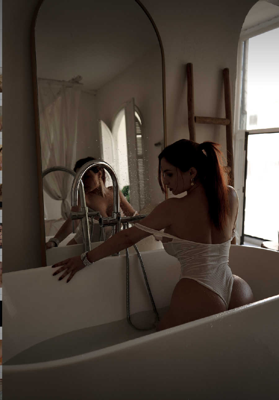 A playful frame from Miranda Faith nude — online in Aligarh