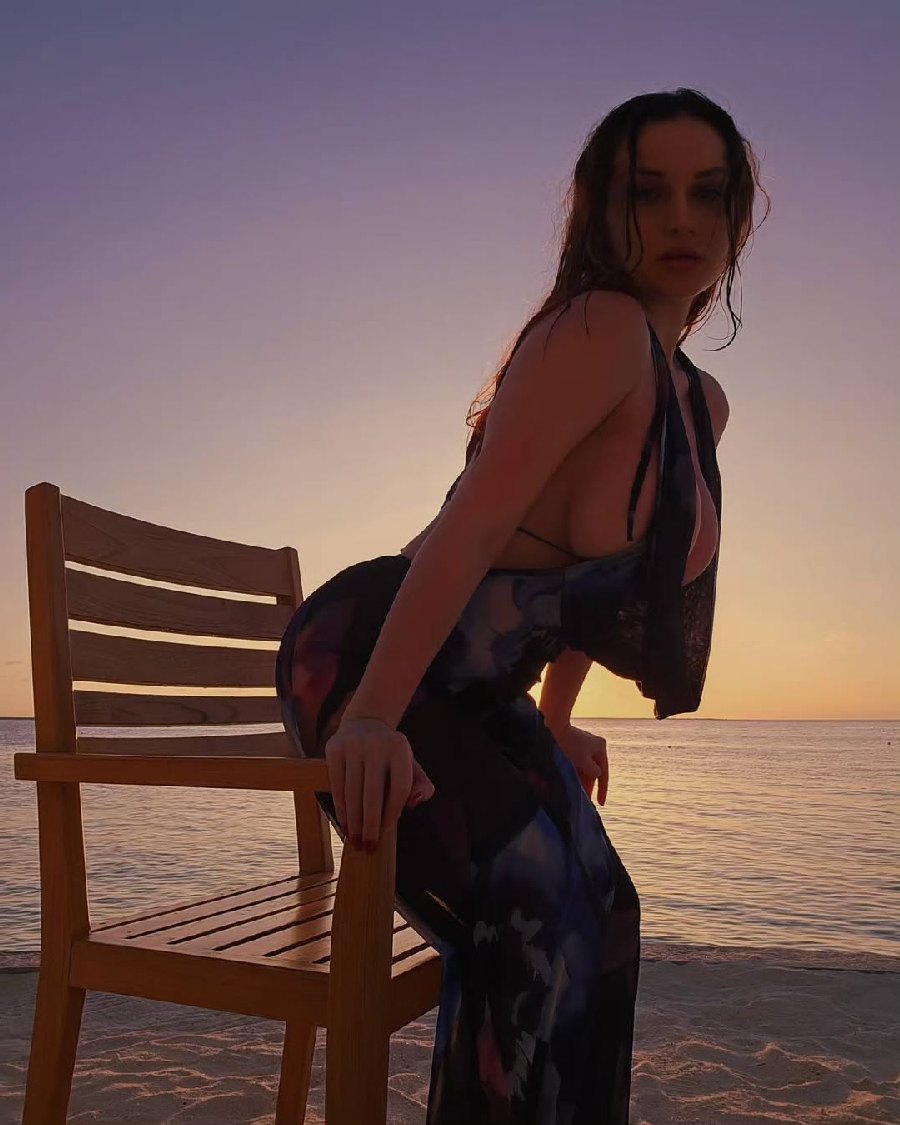 Sexy girl Miranda Faith nude in Aligarh