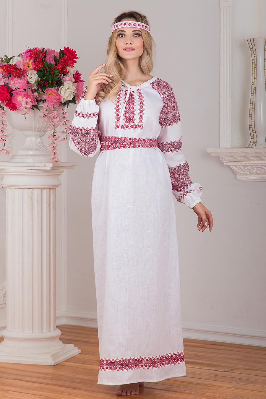 Women in Slavic costumes in Aligarh