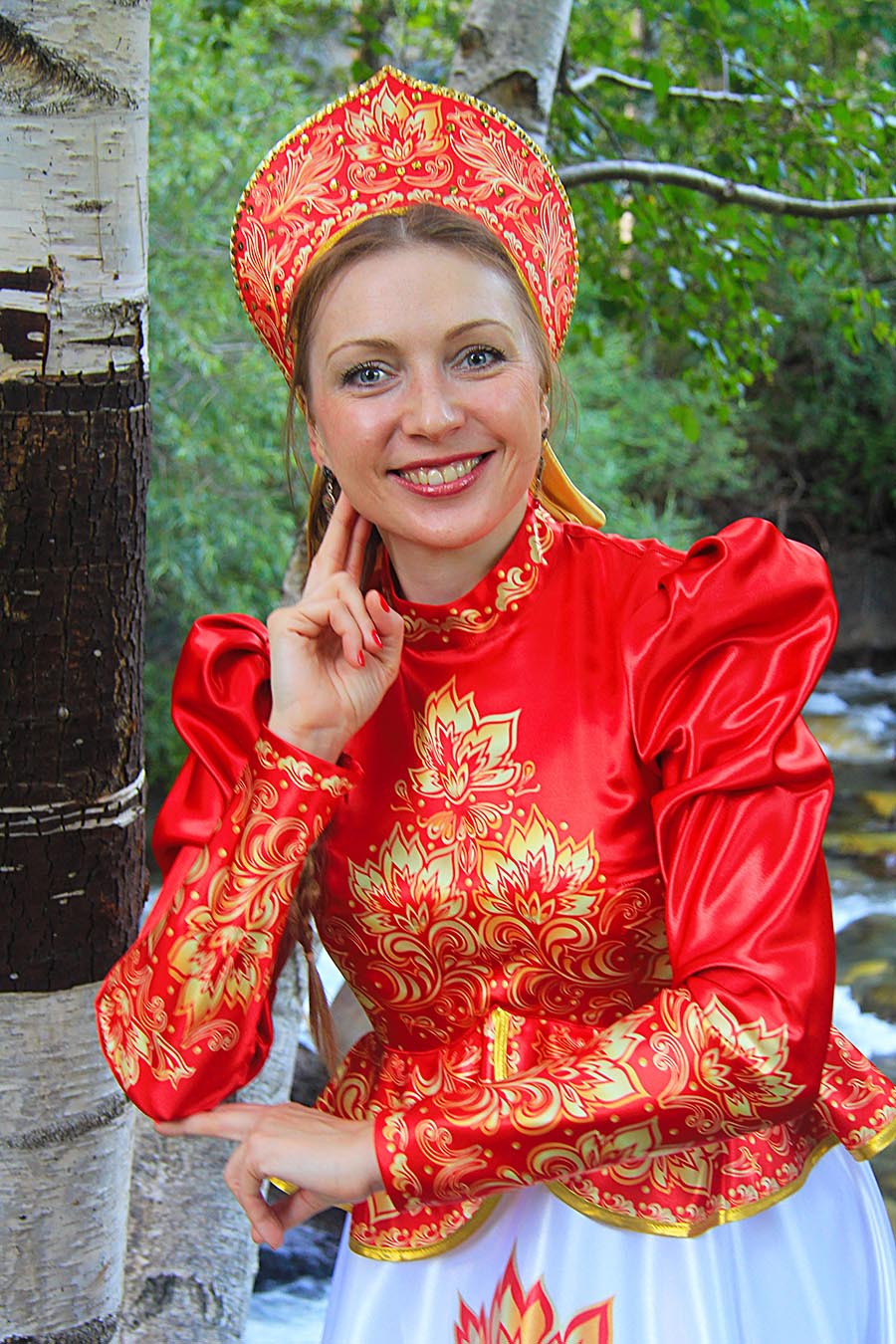 Women in Slavic costumes in Aligarh