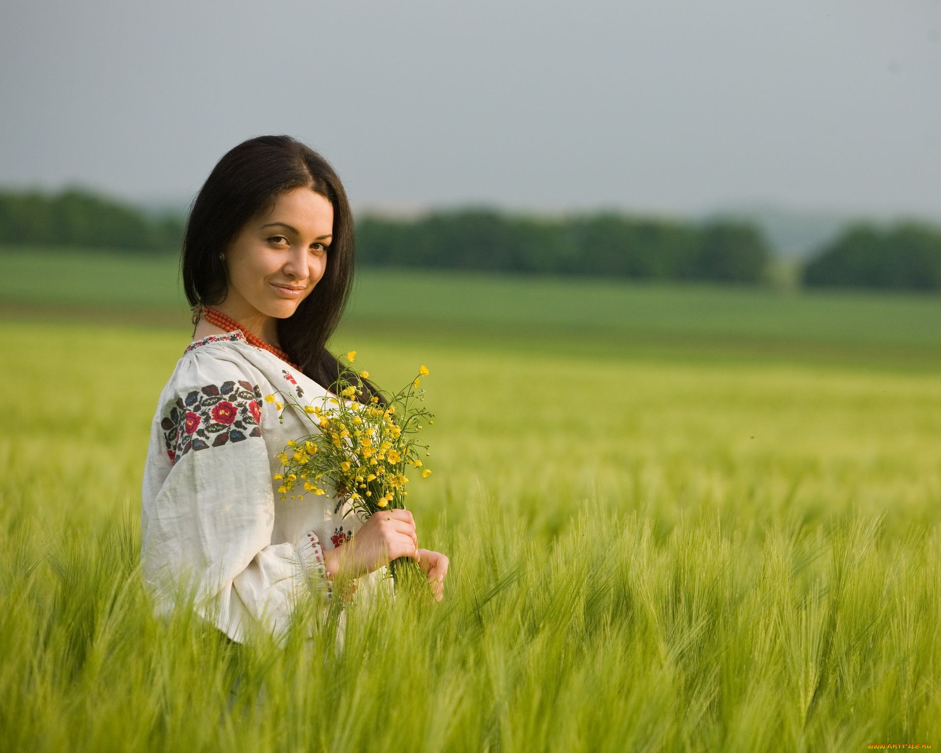 Women in Slavic costumes in Aligarh