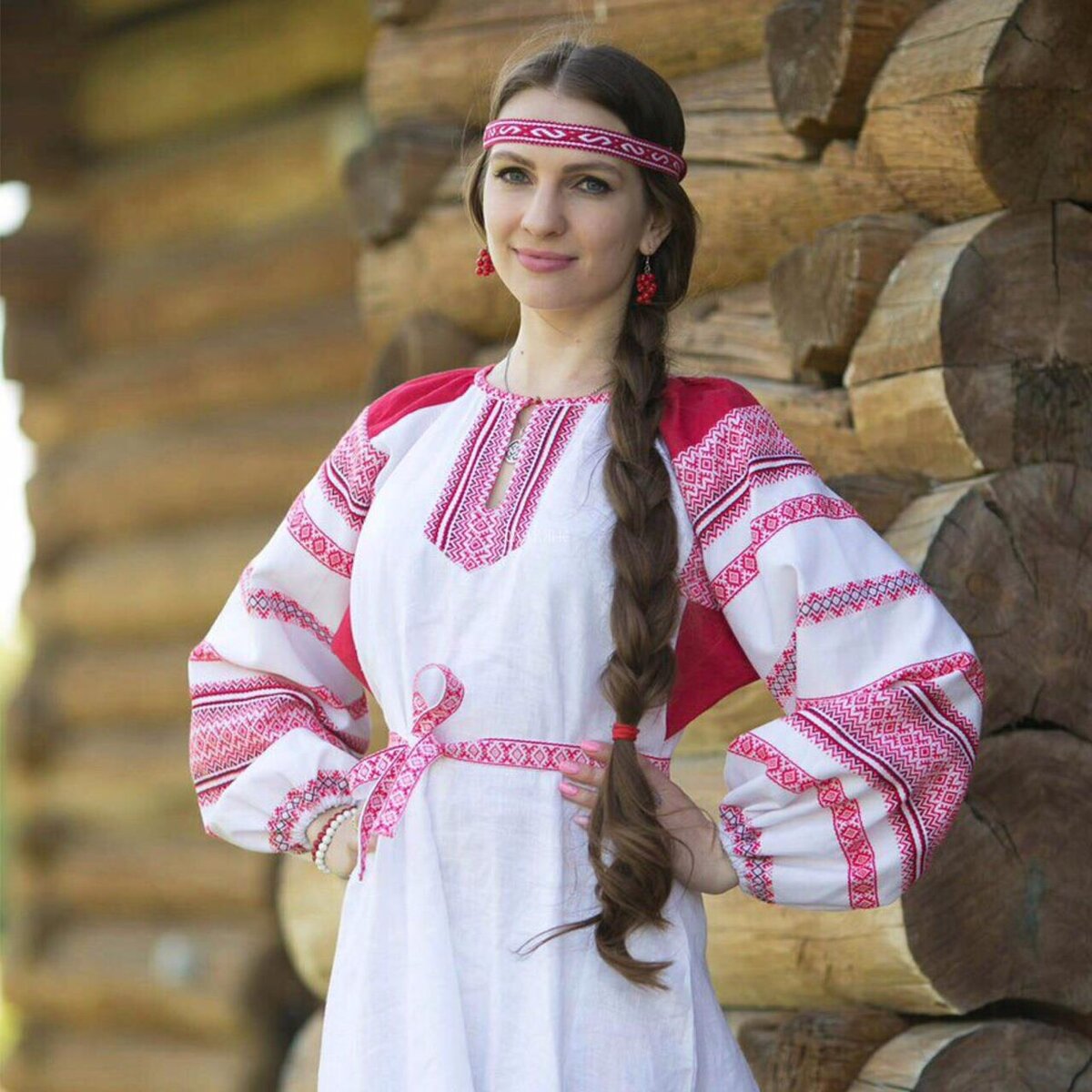 Girls in Slavic costumes in Aligarh