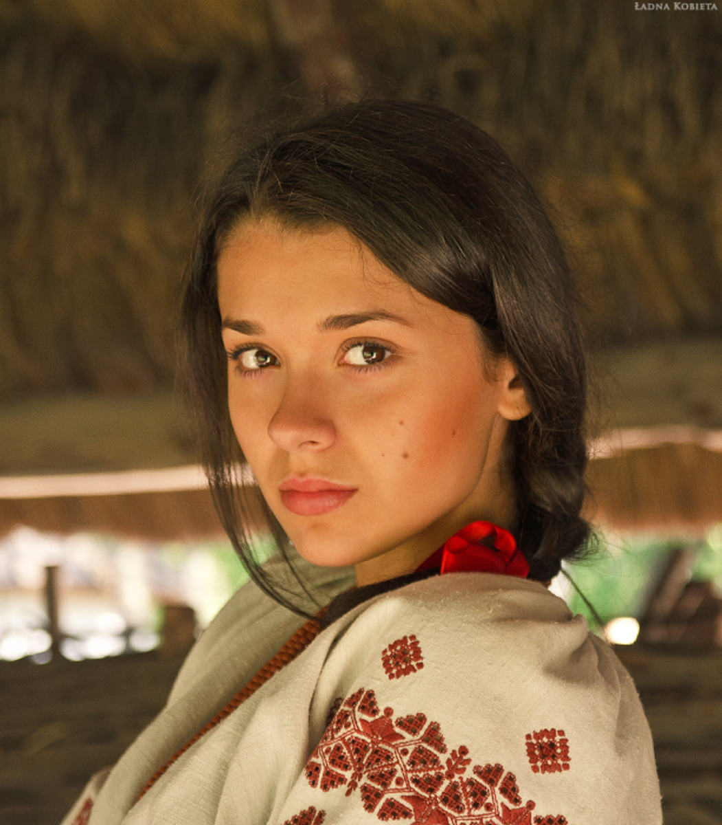 Girls in Slavic costumes in Aligarh