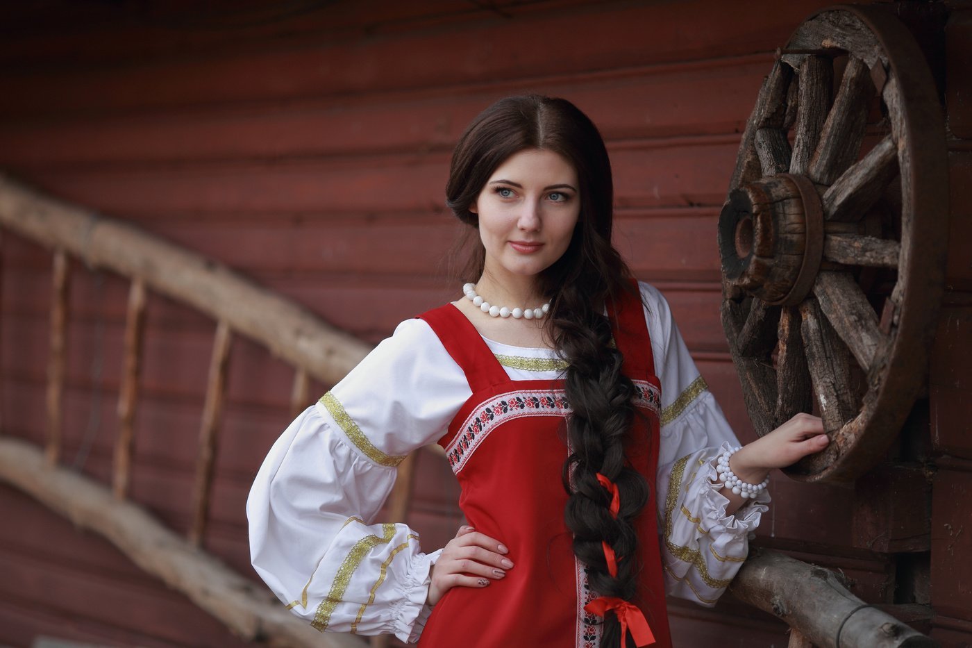 Girls in Slavic costumes in Aligarh