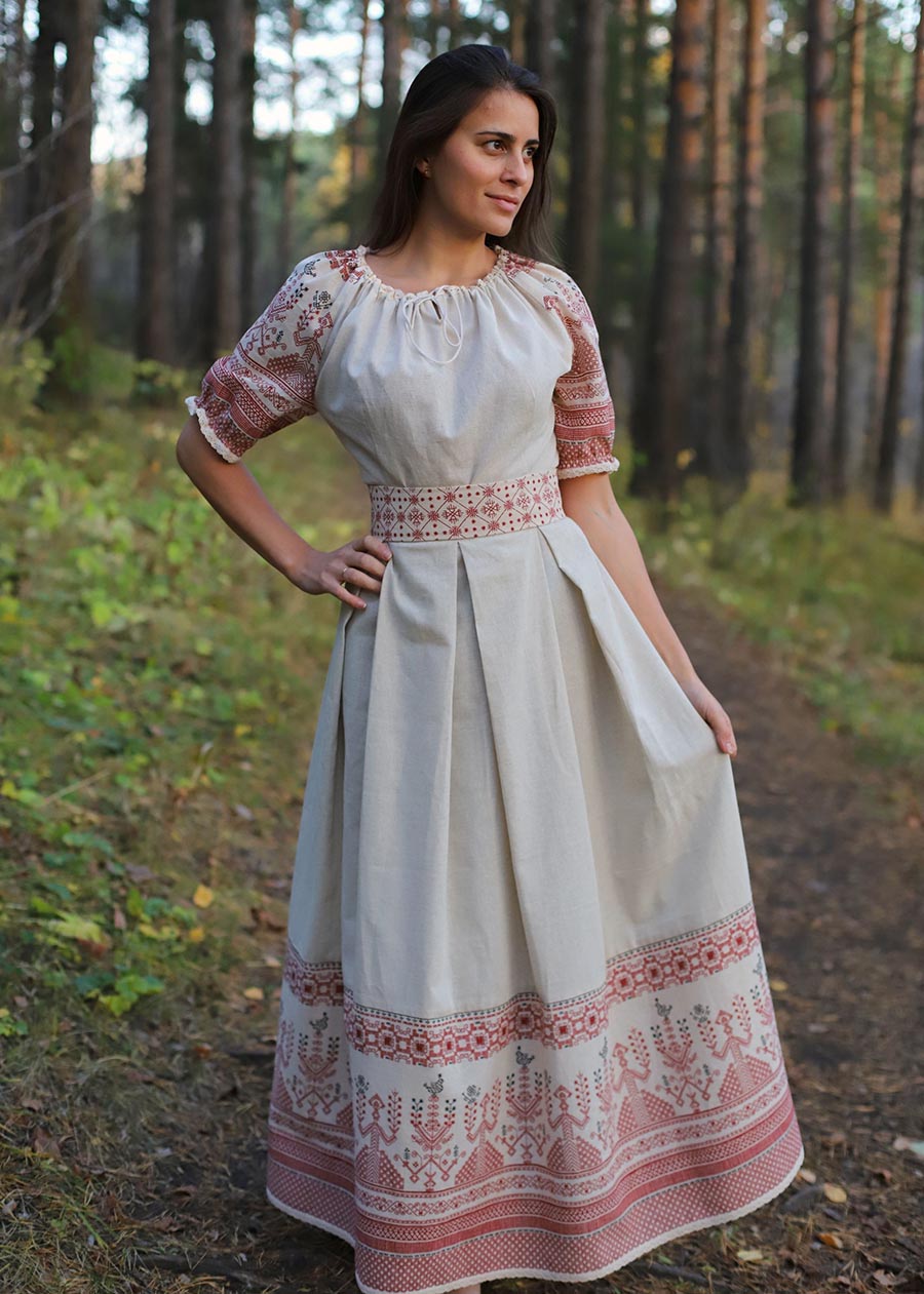 Girls in Slavic costumes in Aligarh