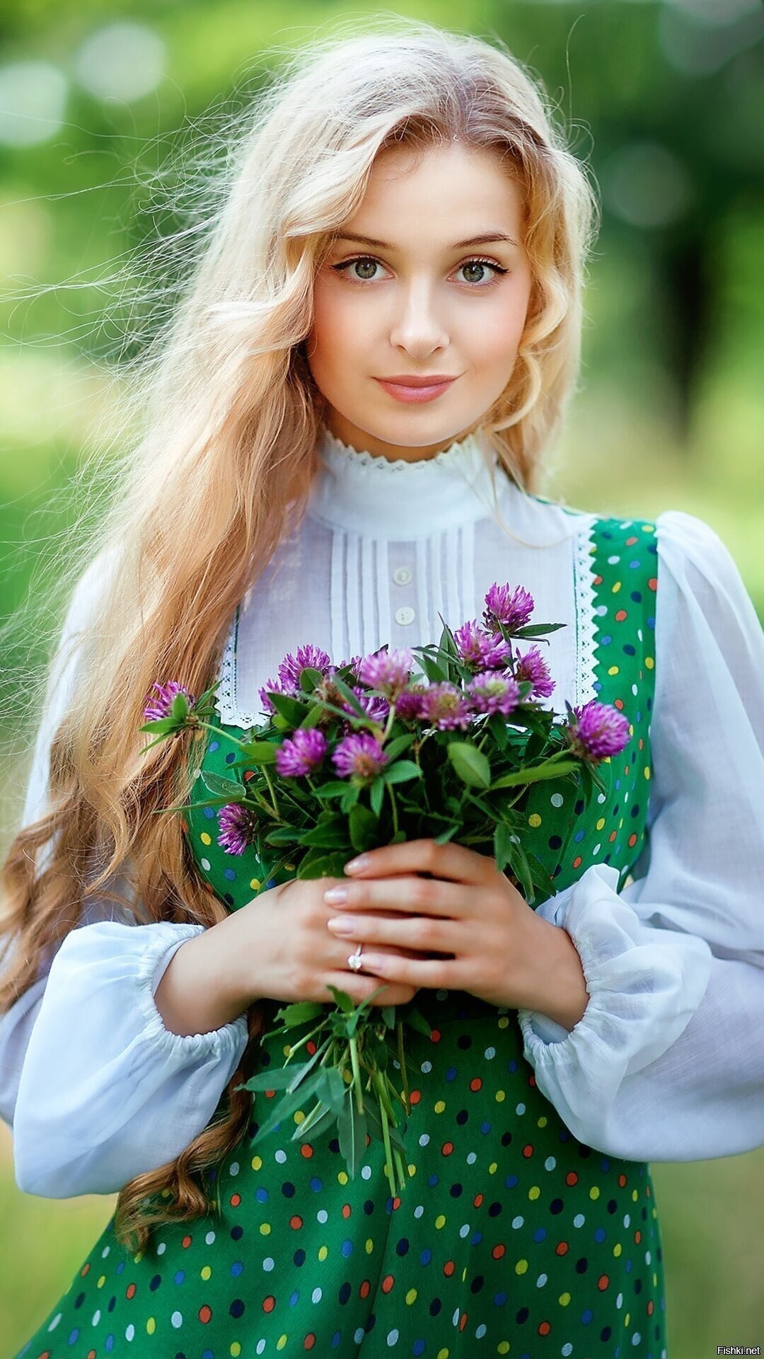 Girls in Slavic costumes in Aligarh