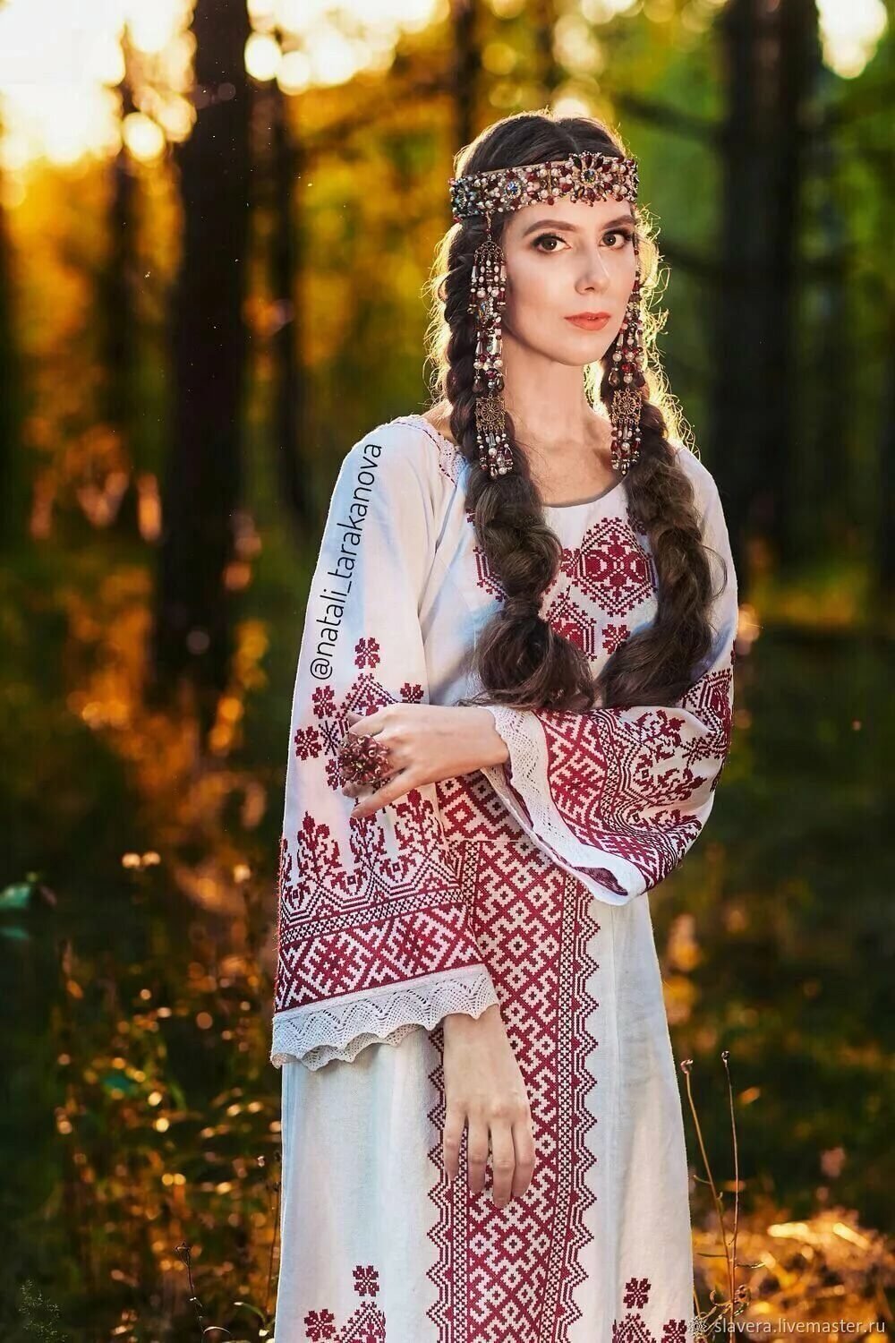 Girls in Slavic costumes in Aligarh