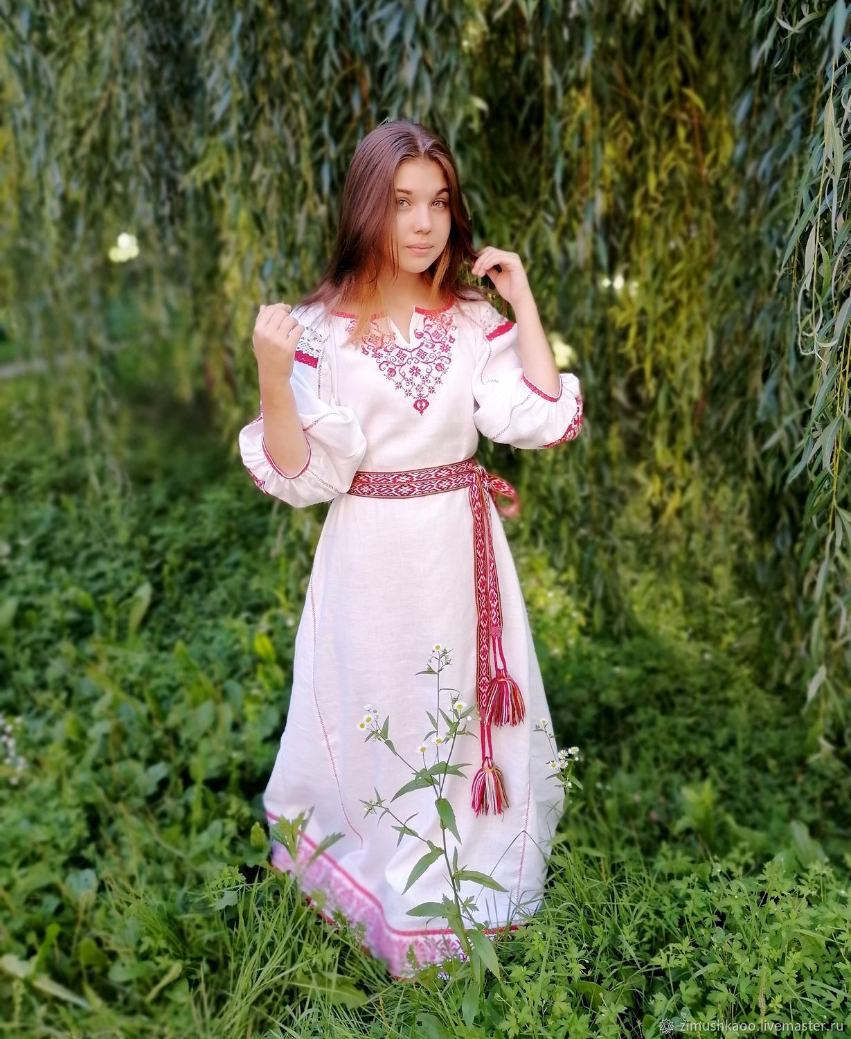 Girl Girls in Slavic costumes in Aligarh